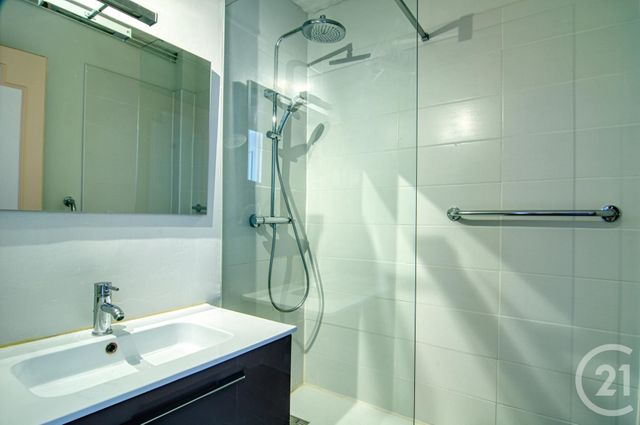 Appartement T3 à vendre - 3 pièces - 67.62 m2 - CALUIRE ET CUIRE - 69 - RHONE-ALPES - Century 21 Agence Du Mont D'Or Appartement T3 à vendre - 3 pièces - 67.62 m2 - CALUIRE ET CUIRE - 69 - RHONE-ALPES - Century 21 Agence Du Mont D'Or