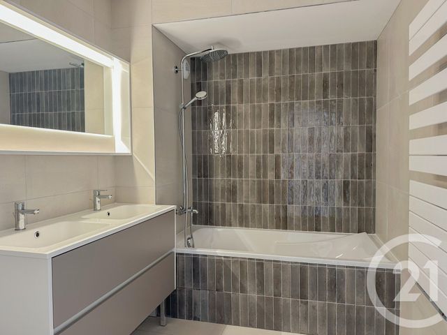Appartement T4 à vendre - 4 pièces - 123.55 m2 - CHAMPAGNE AU MONT D OR - 69 - RHONE-ALPES - Century 21 Agence Du Mont D'Or