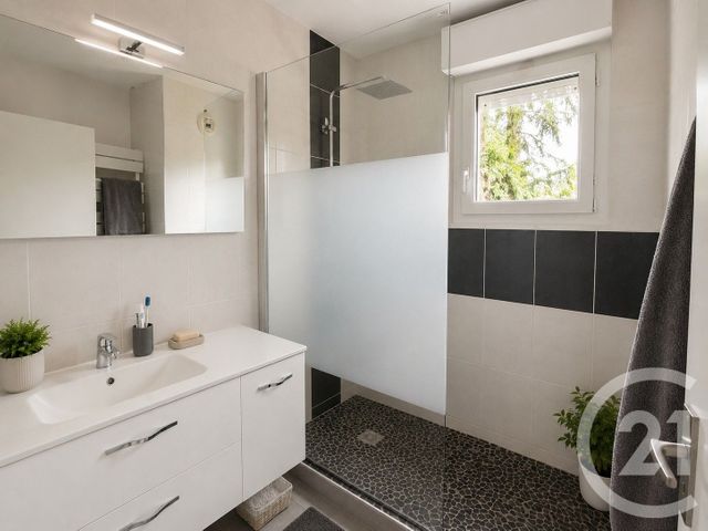 Appartement T3 à louer - 3 pièces - 71.22 m2 - CHAMPAGNE AU MONT D OR - 69 - RHONE-ALPES - Century 21 Agence Du Mont D'Or
