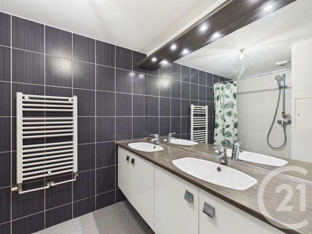 Appartement T3 à vendre - 3 pièces - 65.61 m2 - CHAMPAGNE AU MONT D OR - 69 - RHONE-ALPES - Century 21 Agence Du Mont D'Or